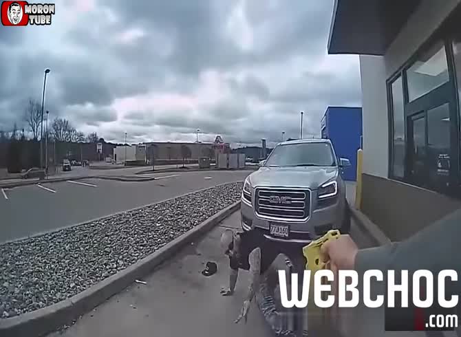 Video :(Warning - disturbing) A police officer kills a suspect who keeps running after being tasered